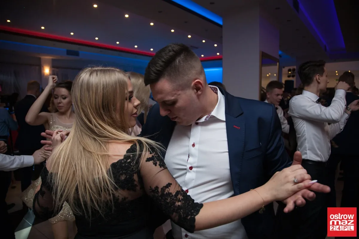 Studniówka maturzystów LO im. M. Kopernika (zdjęcia, wideo)