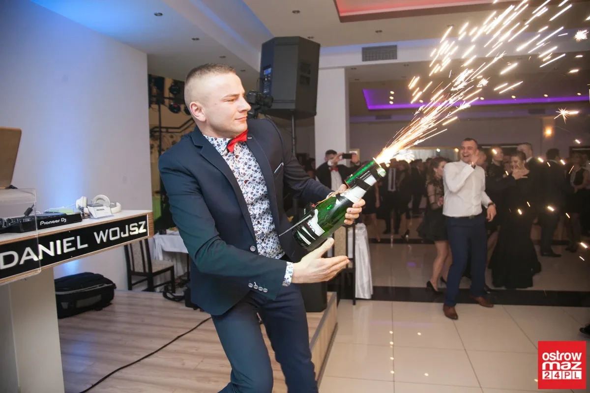 Studniówka maturzystów LO im. M. Kopernika (zdjęcia, wideo)