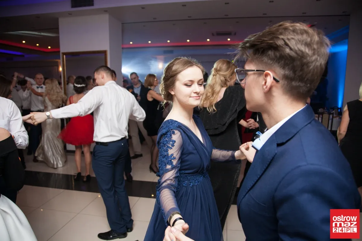 Studniówka maturzystów LO im. M. Kopernika (zdjęcia, wideo)