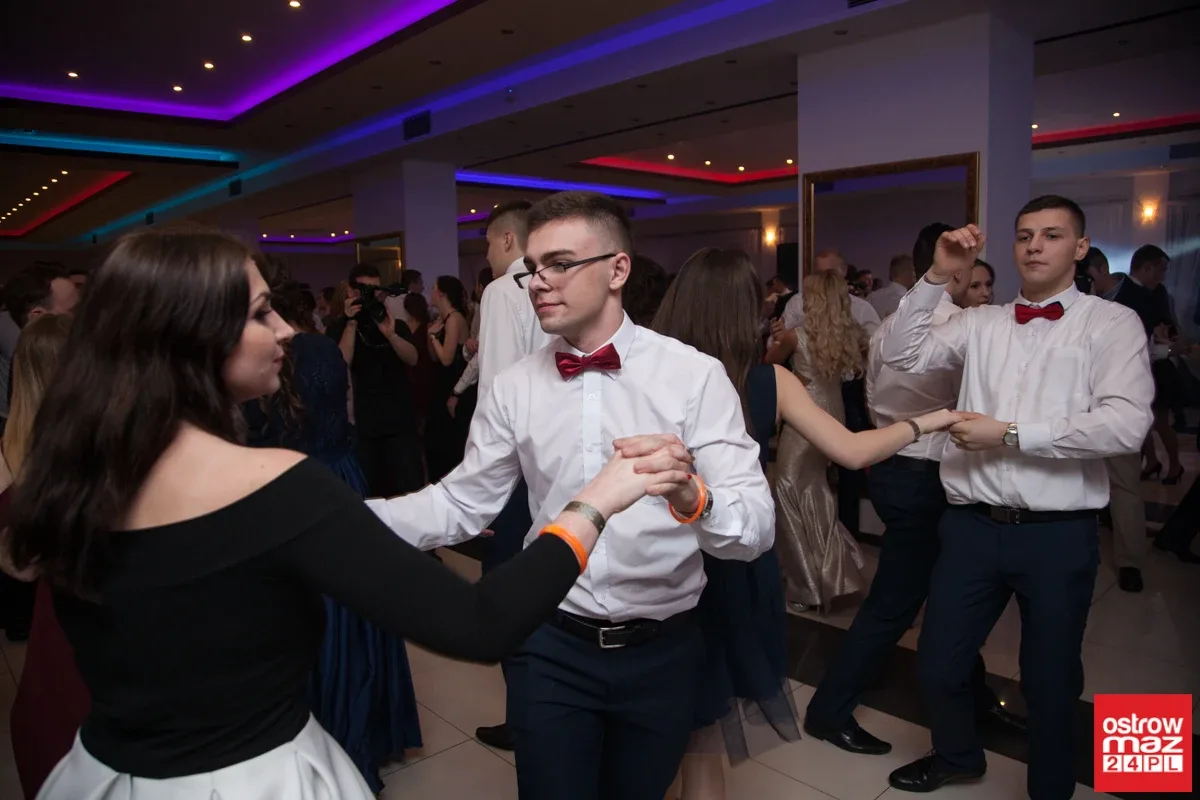 Studniówka maturzystów LO im. M. Kopernika (zdjęcia, wideo)