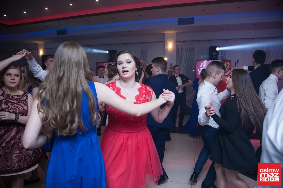 Studniówka maturzystów LO im. M. Kopernika (zdjęcia, wideo)