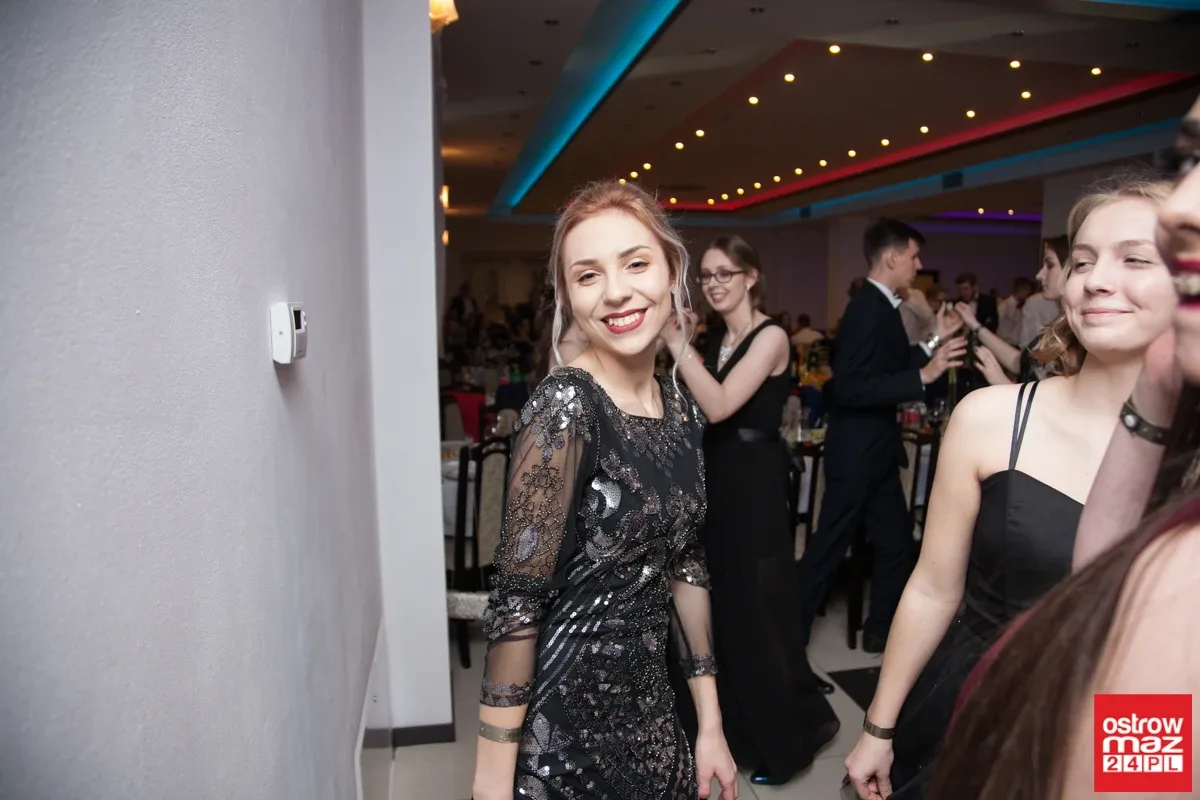 Studniówka maturzystów LO im. M. Kopernika (zdjęcia, wideo)