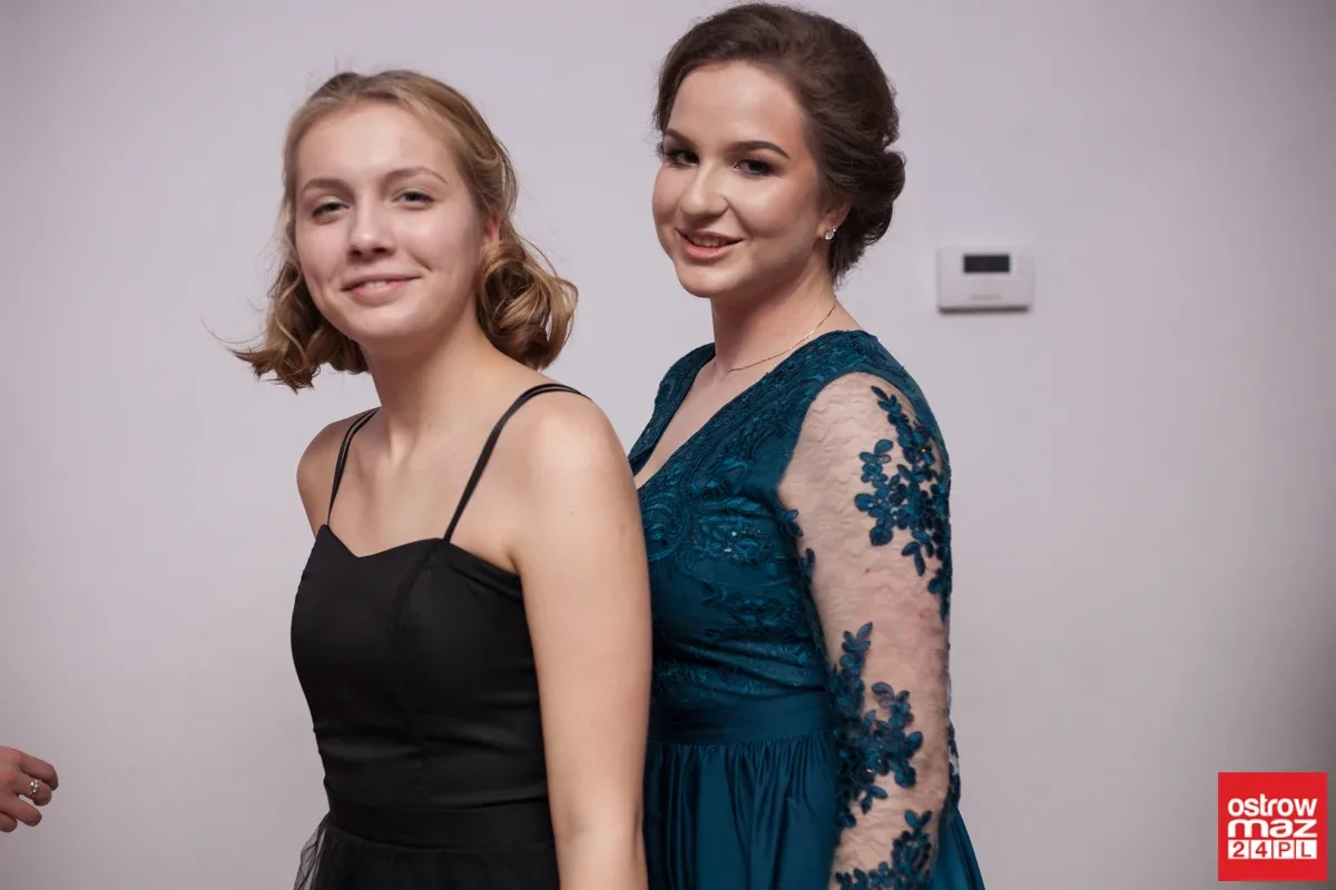 Studniówka maturzystów LO im. M. Kopernika (zdjęcia, wideo)