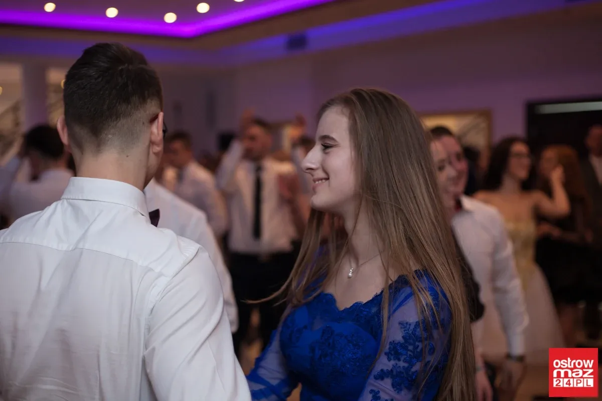 Studniówka maturzystów LO im. M. Kopernika (zdjęcia, wideo)