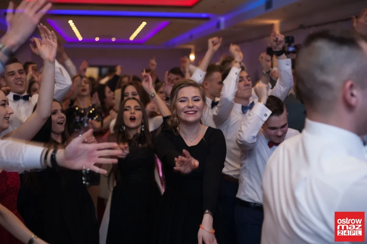 Studniówka maturzystów LO im. M. Kopernika (zdjęcia, wideo)