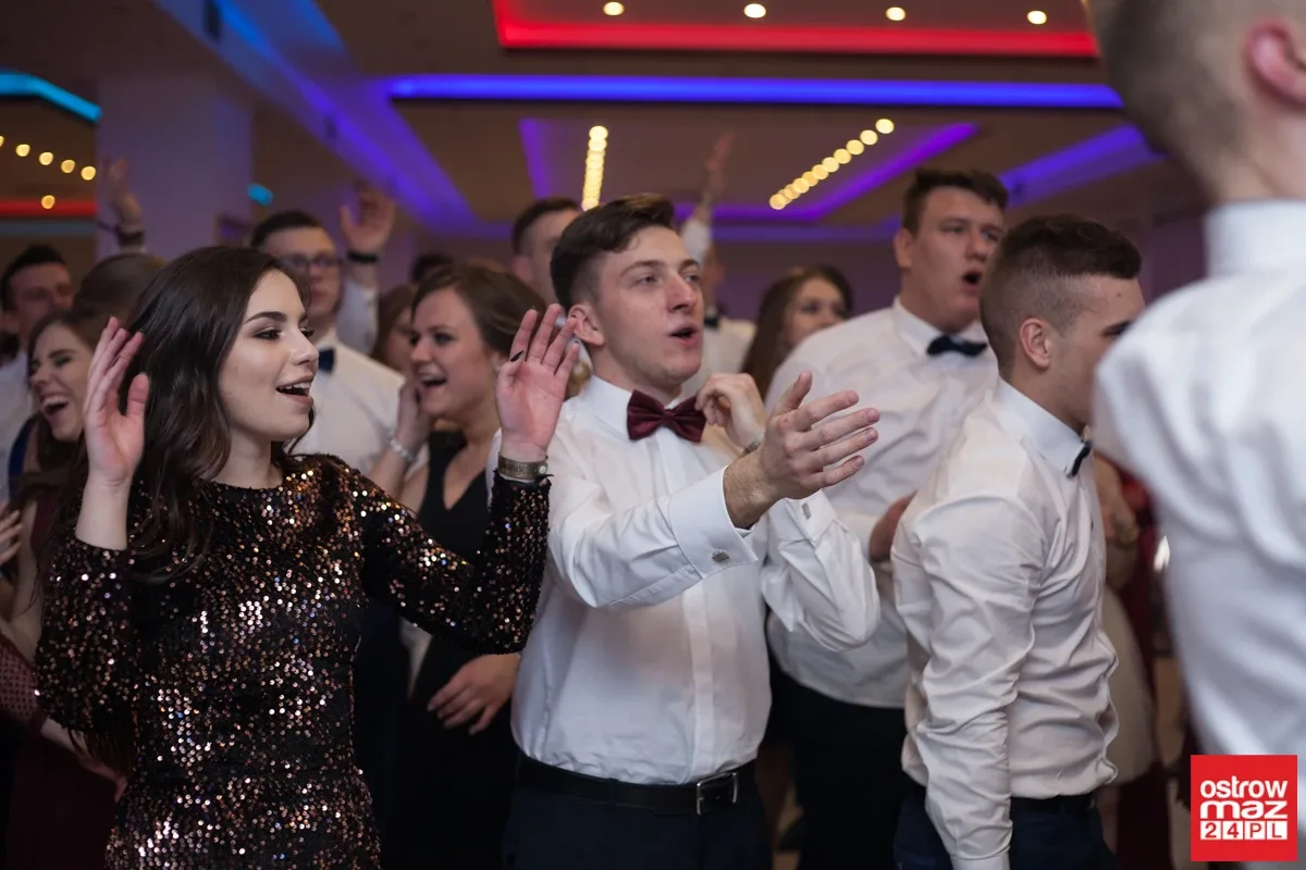 Studniówka maturzystów LO im. M. Kopernika (zdjęcia, wideo)