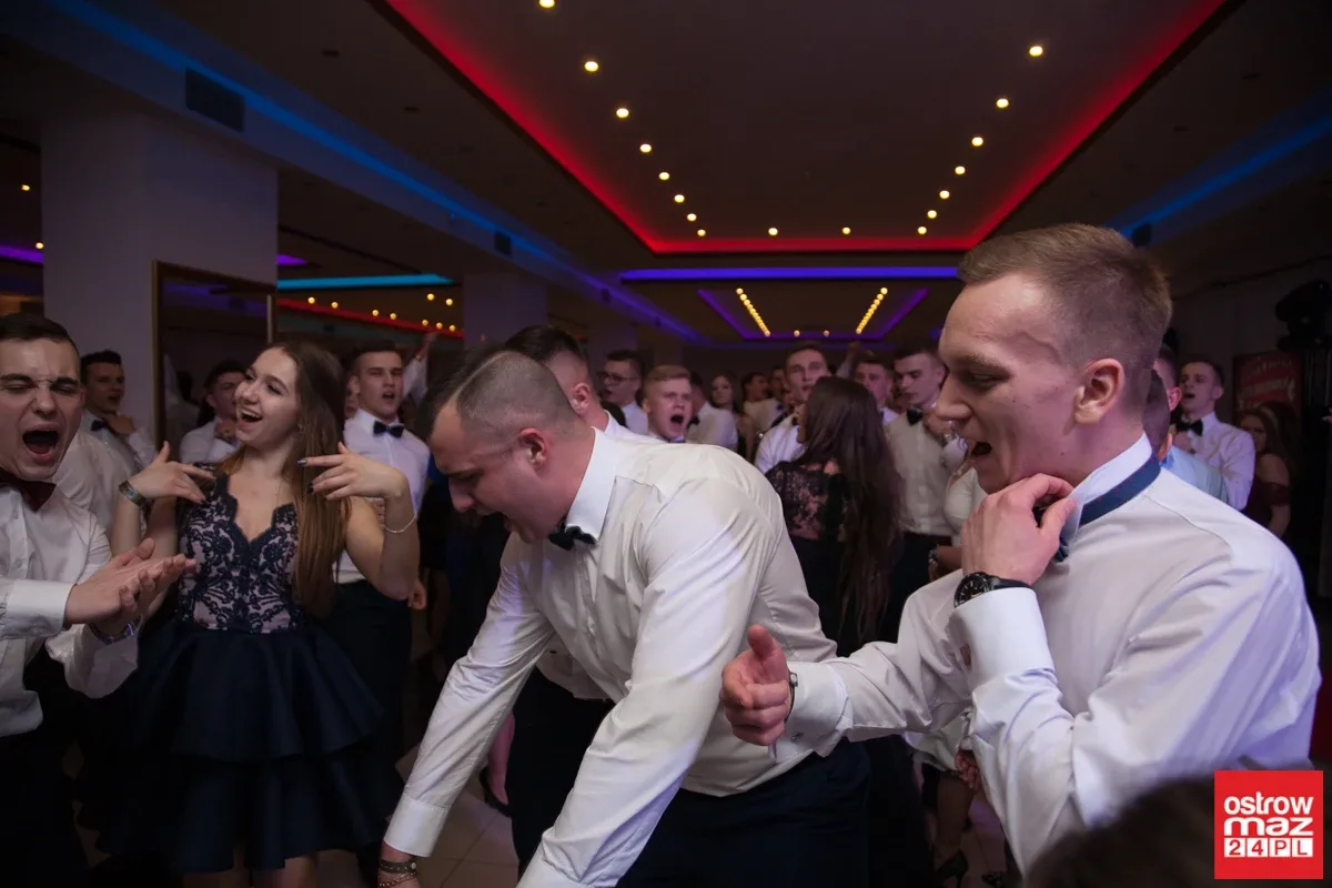 Studniówka maturzystów LO im. M. Kopernika (zdjęcia, wideo)