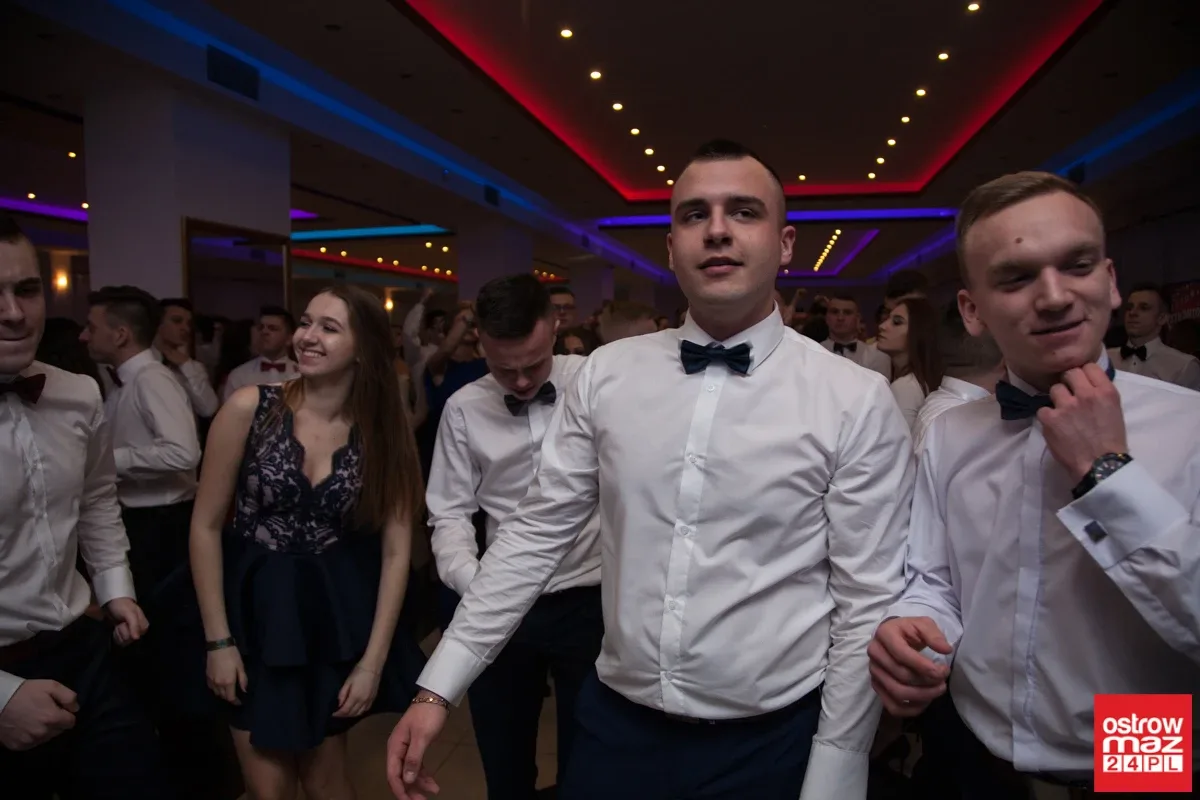 Studniówka maturzystów LO im. M. Kopernika (zdjęcia, wideo)