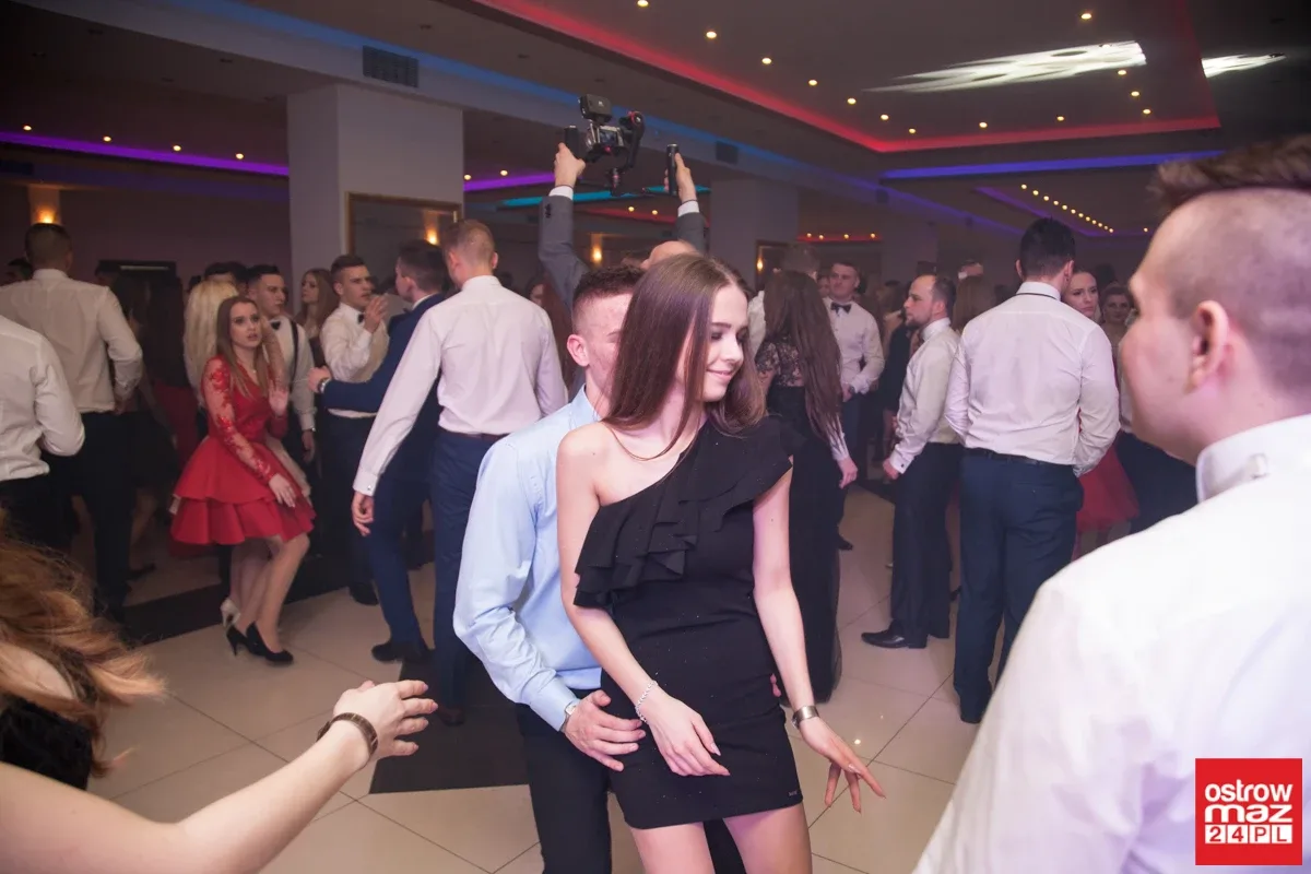 Studniówka maturzystów LO im. M. Kopernika (zdjęcia, wideo)