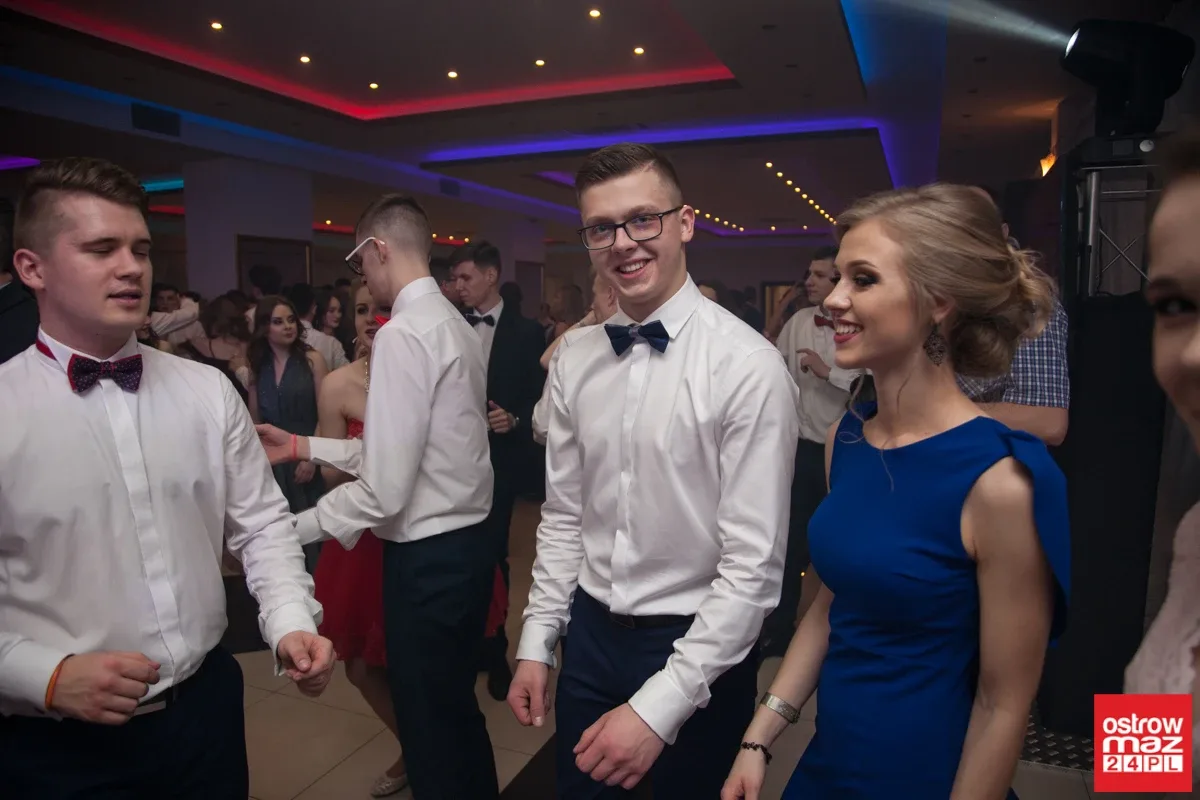 Studniówka maturzystów LO im. M. Kopernika (zdjęcia, wideo)