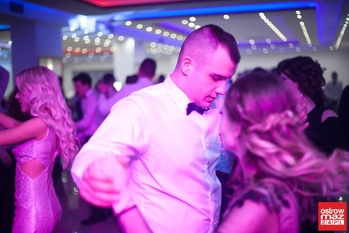Studniówka maturzystów LO im. M. Kopernika (zdjęcia, wideo)