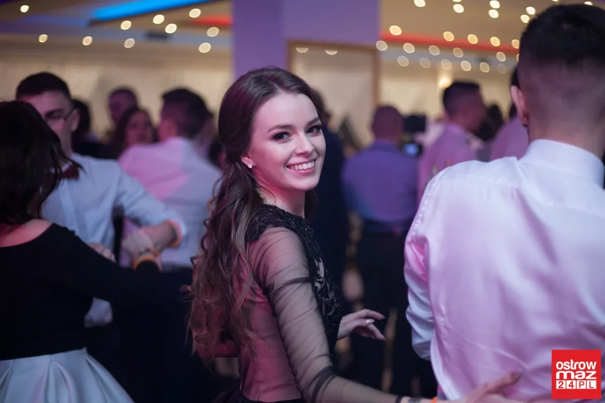 Studniówka maturzystów LO im. M. Kopernika (zdjęcia, wideo)