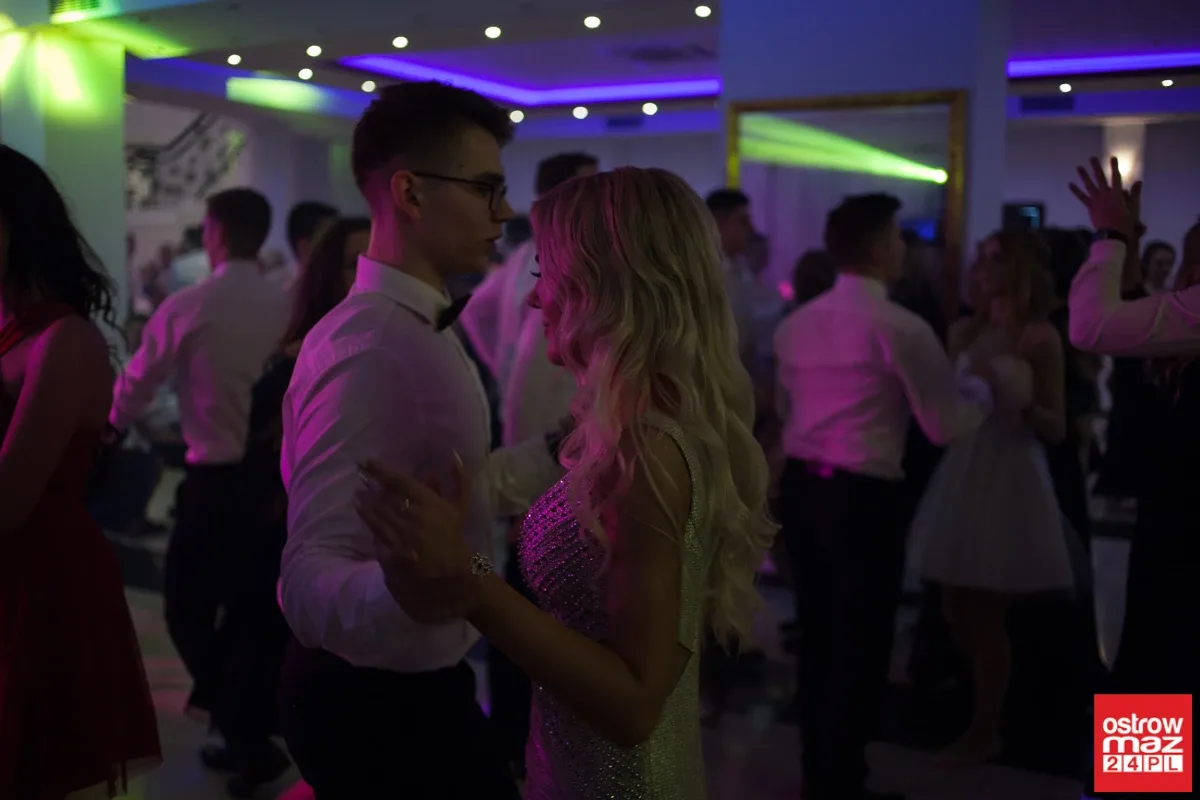 Studniówka maturzystów LO im. M. Kopernika (zdjęcia, wideo)