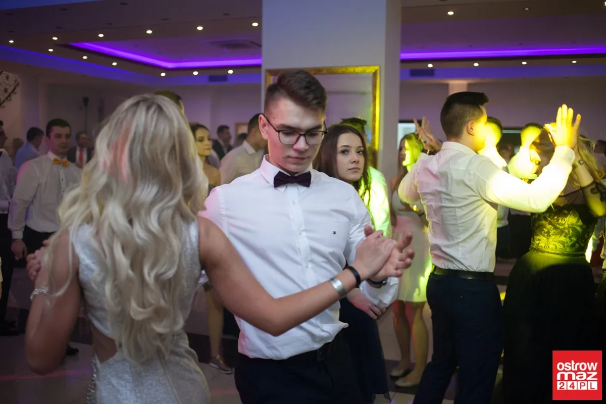 Studniówka maturzystów LO im. M. Kopernika (zdjęcia, wideo)