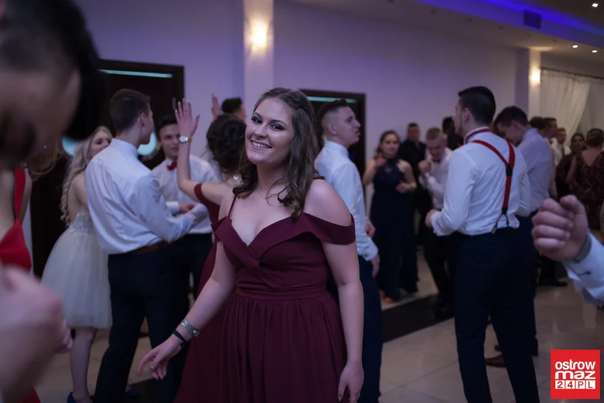 Studniówka maturzystów LO im. M. Kopernika (zdjęcia, wideo)