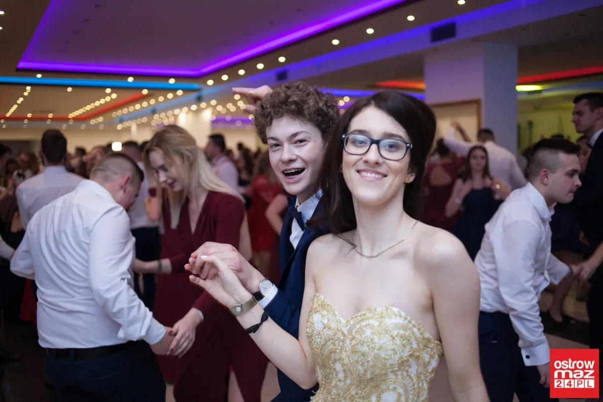 Studniówka maturzystów LO im. M. Kopernika (zdjęcia, wideo)