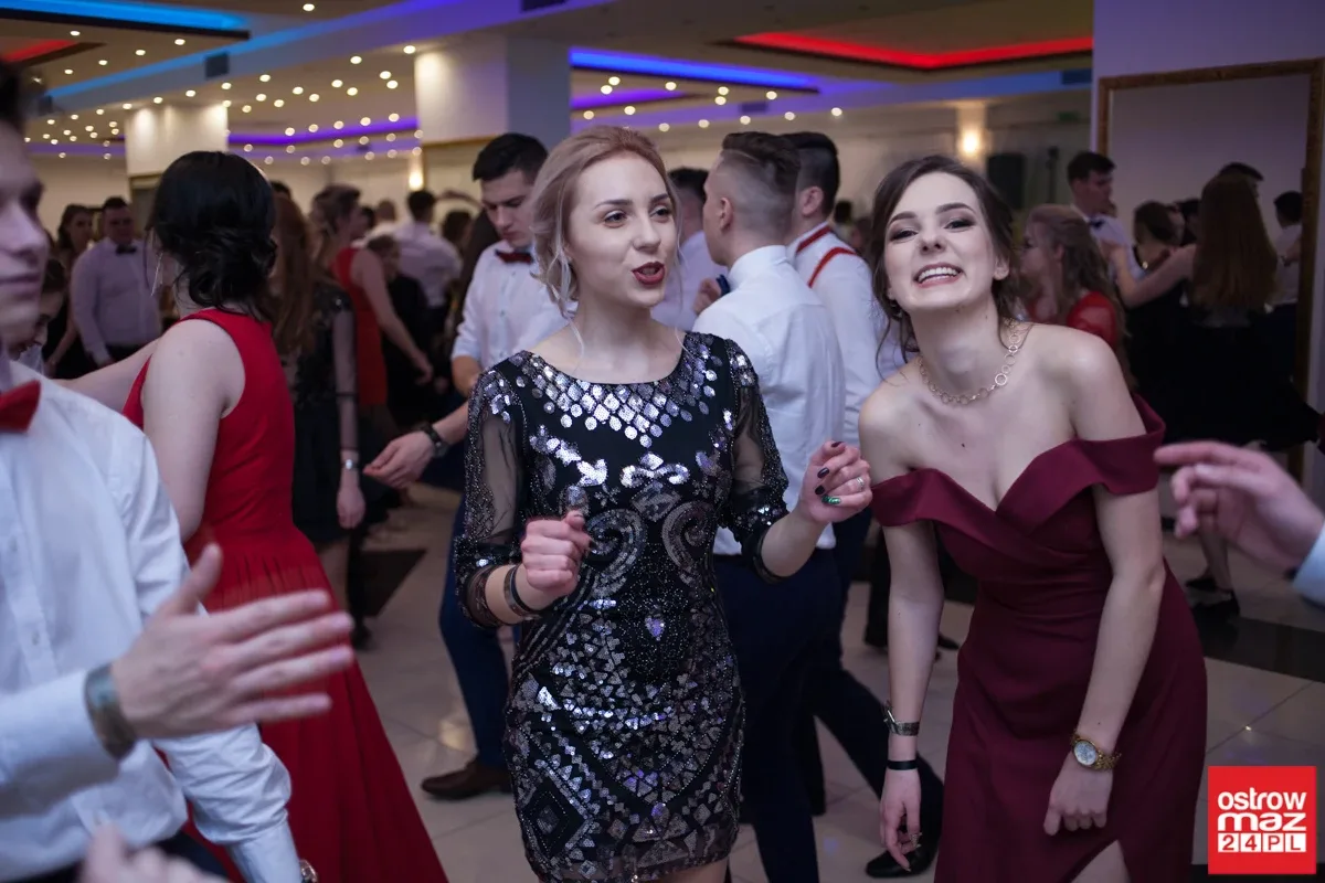 Studniówka maturzystów LO im. M. Kopernika (zdjęcia, wideo)