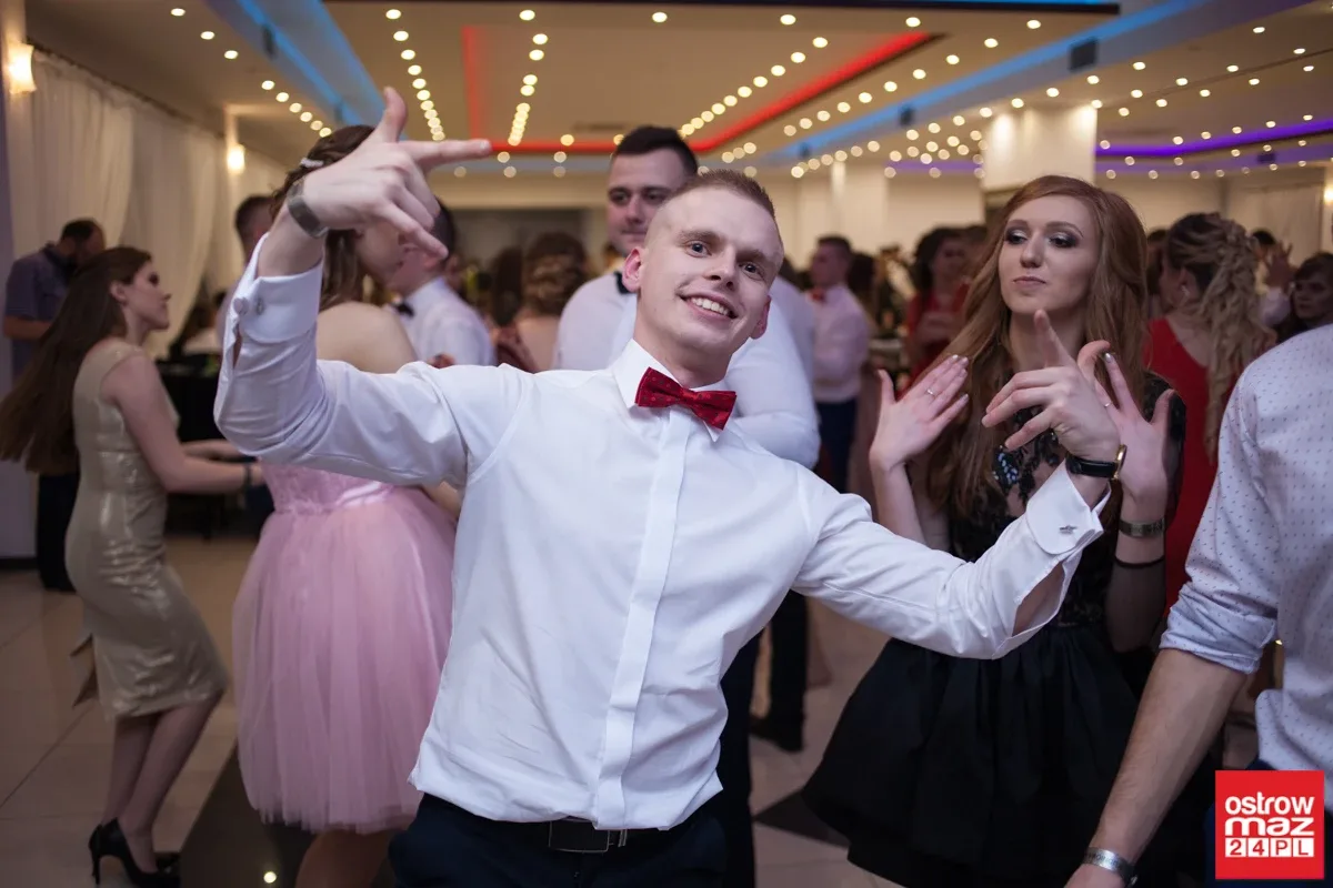 Studniówka maturzystów LO im. M. Kopernika (zdjęcia, wideo)