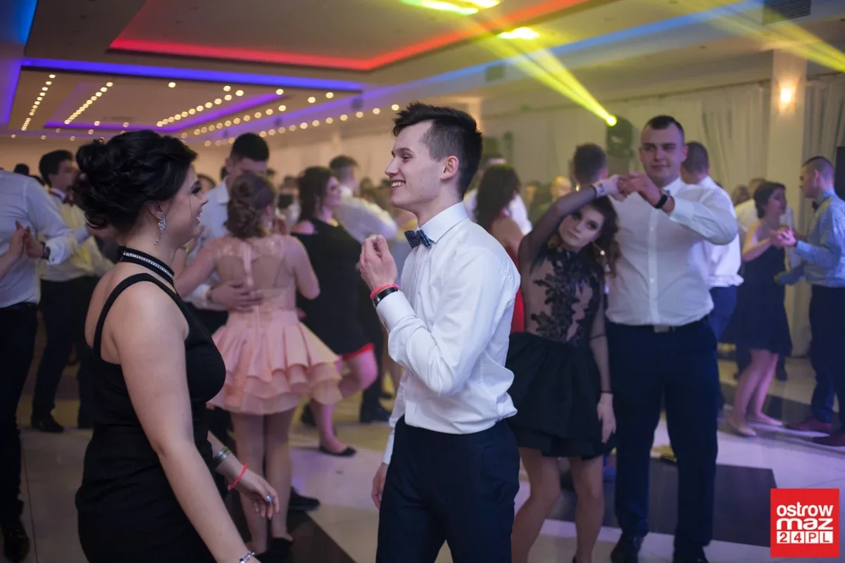 Studniówka maturzystów LO im. M. Kopernika (zdjęcia, wideo)