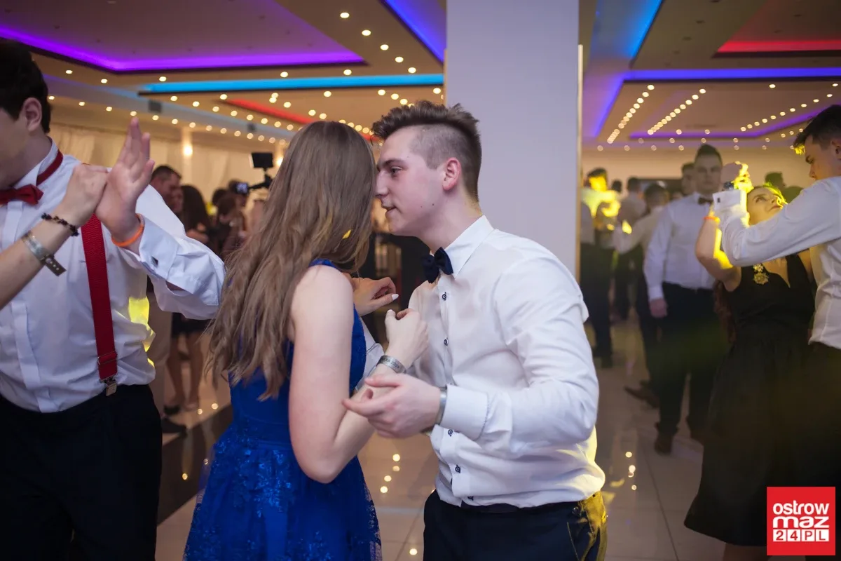Studniówka maturzystów LO im. M. Kopernika (zdjęcia, wideo)