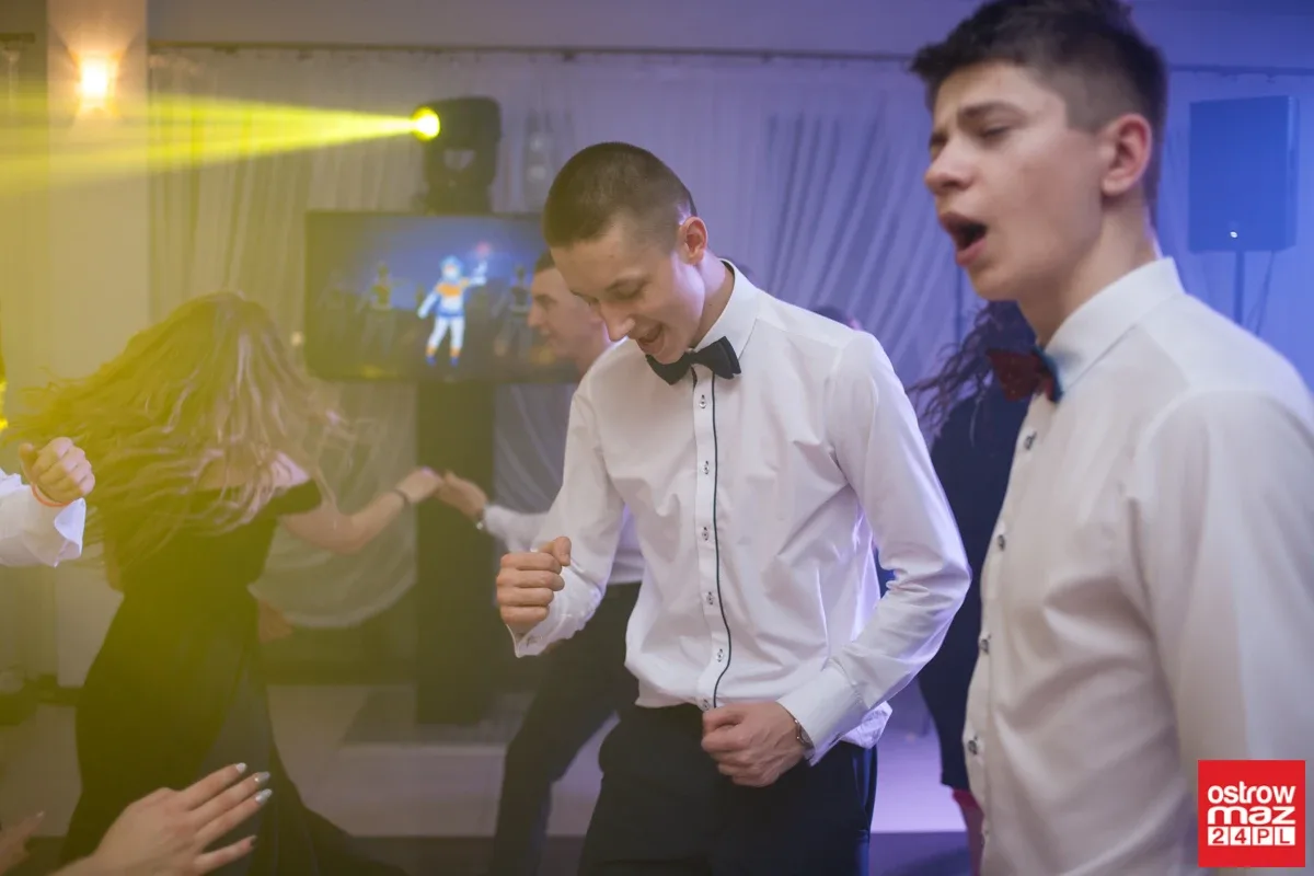 Studniówka maturzystów LO im. M. Kopernika (zdjęcia, wideo)