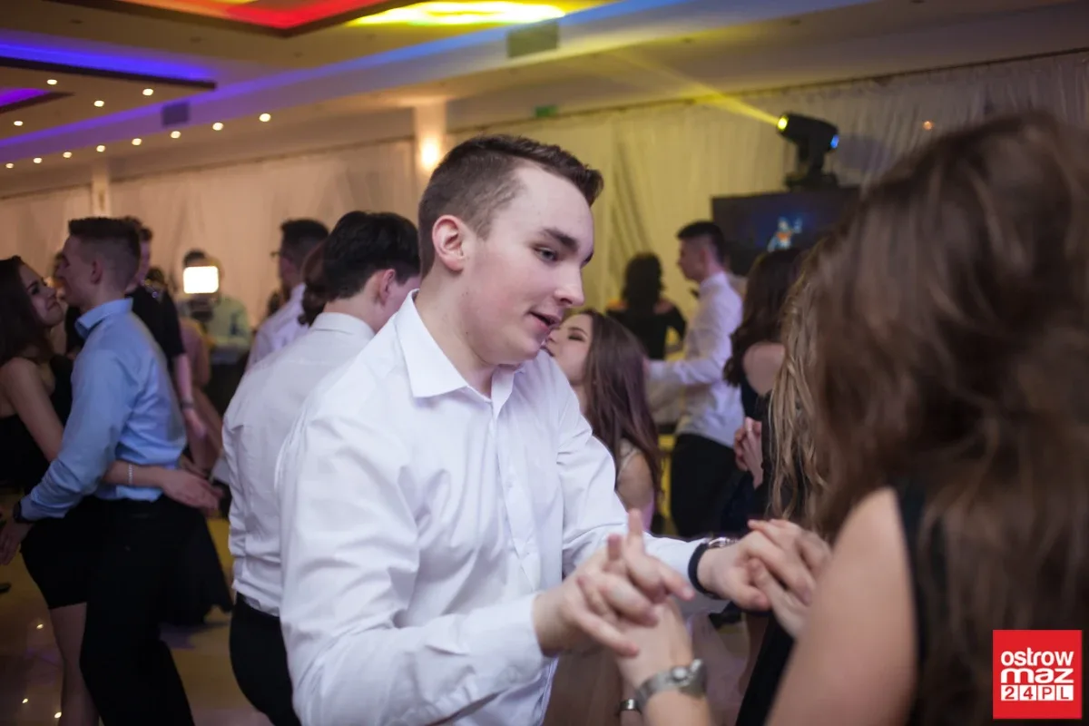 Studniówka maturzystów LO im. M. Kopernika (zdjęcia, wideo)