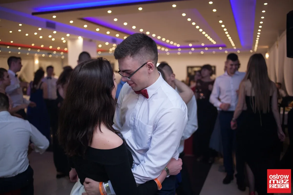 Studniówka maturzystów LO im. M. Kopernika (zdjęcia, wideo)