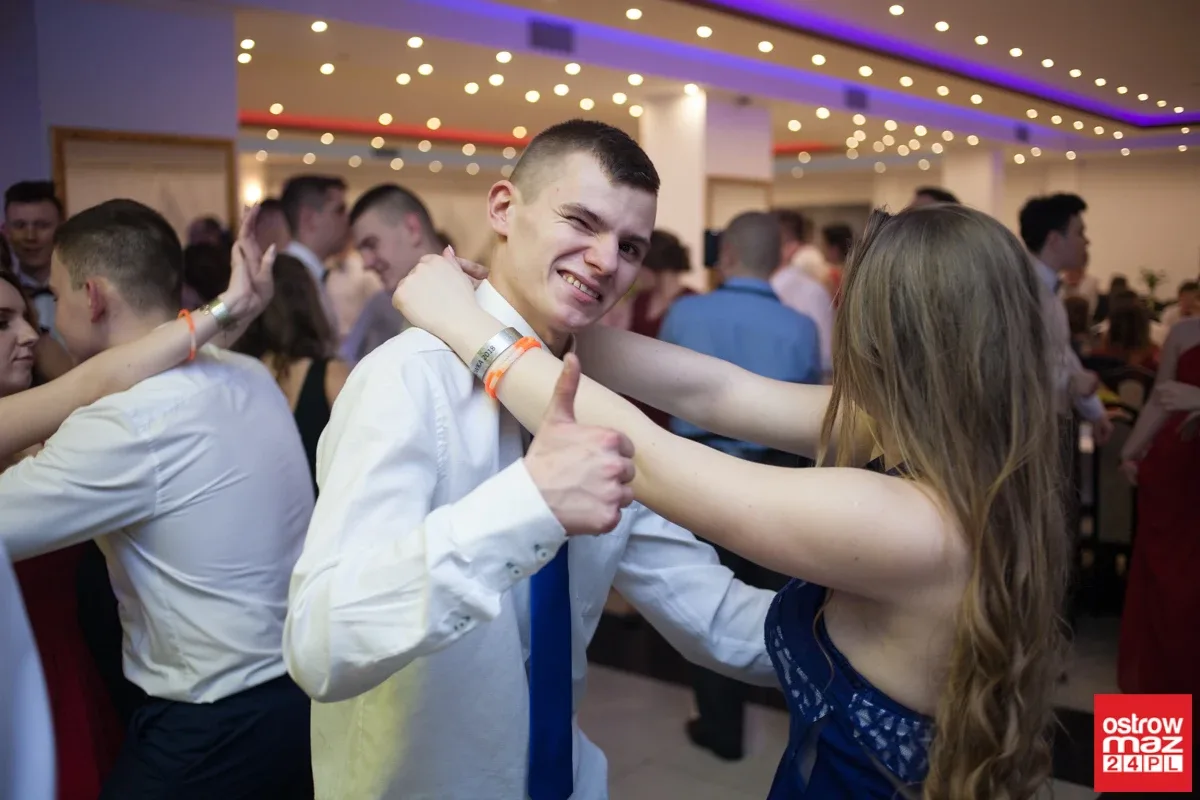 Studniówka maturzystów LO im. M. Kopernika (zdjęcia, wideo)