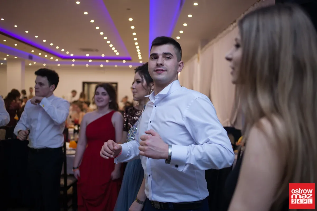 Studniówka maturzystów LO im. M. Kopernika (zdjęcia, wideo)