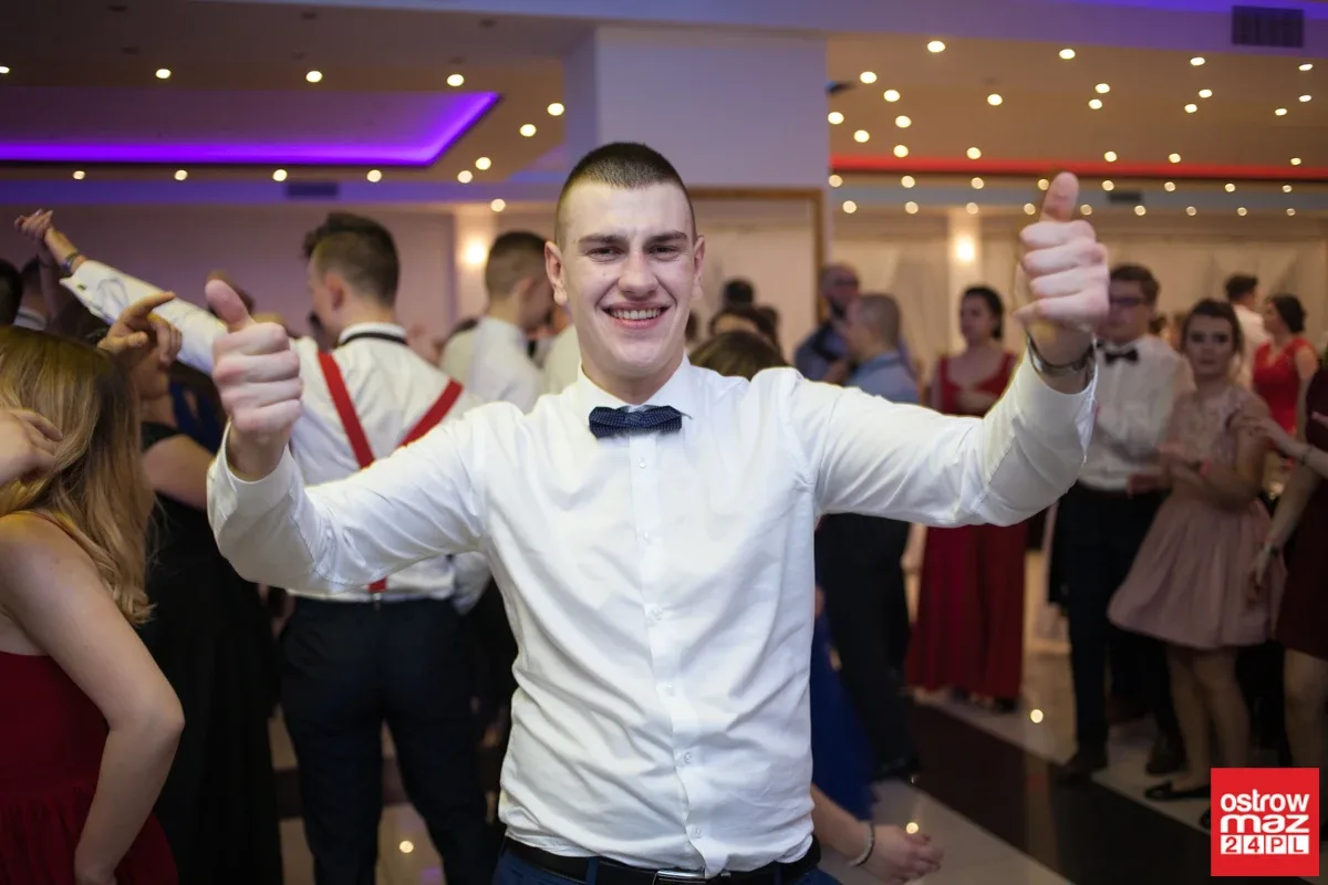Studniówka maturzystów LO im. M. Kopernika (zdjęcia, wideo)