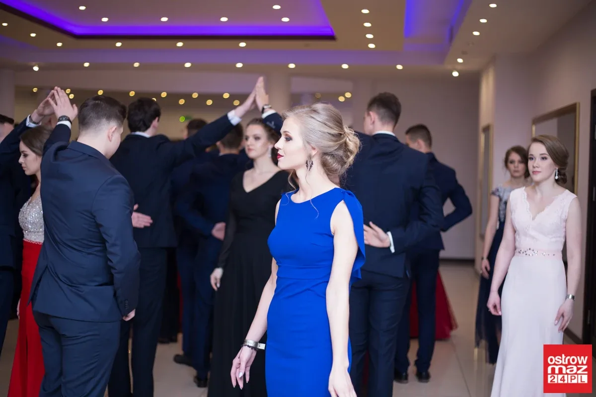 Studniówka maturzystów LO im. M. Kopernika (zdjęcia, wideo)