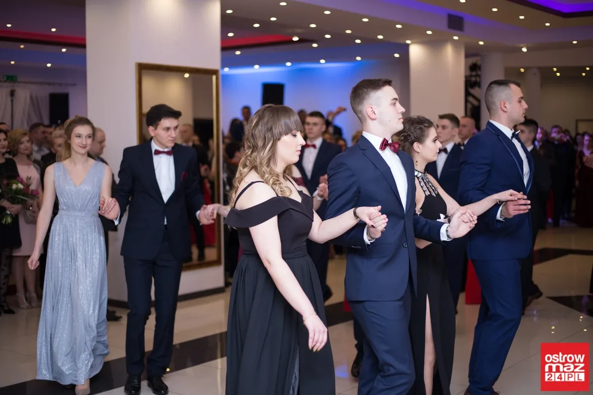 Studniówka maturzystów LO im. M. Kopernika (zdjęcia, wideo)