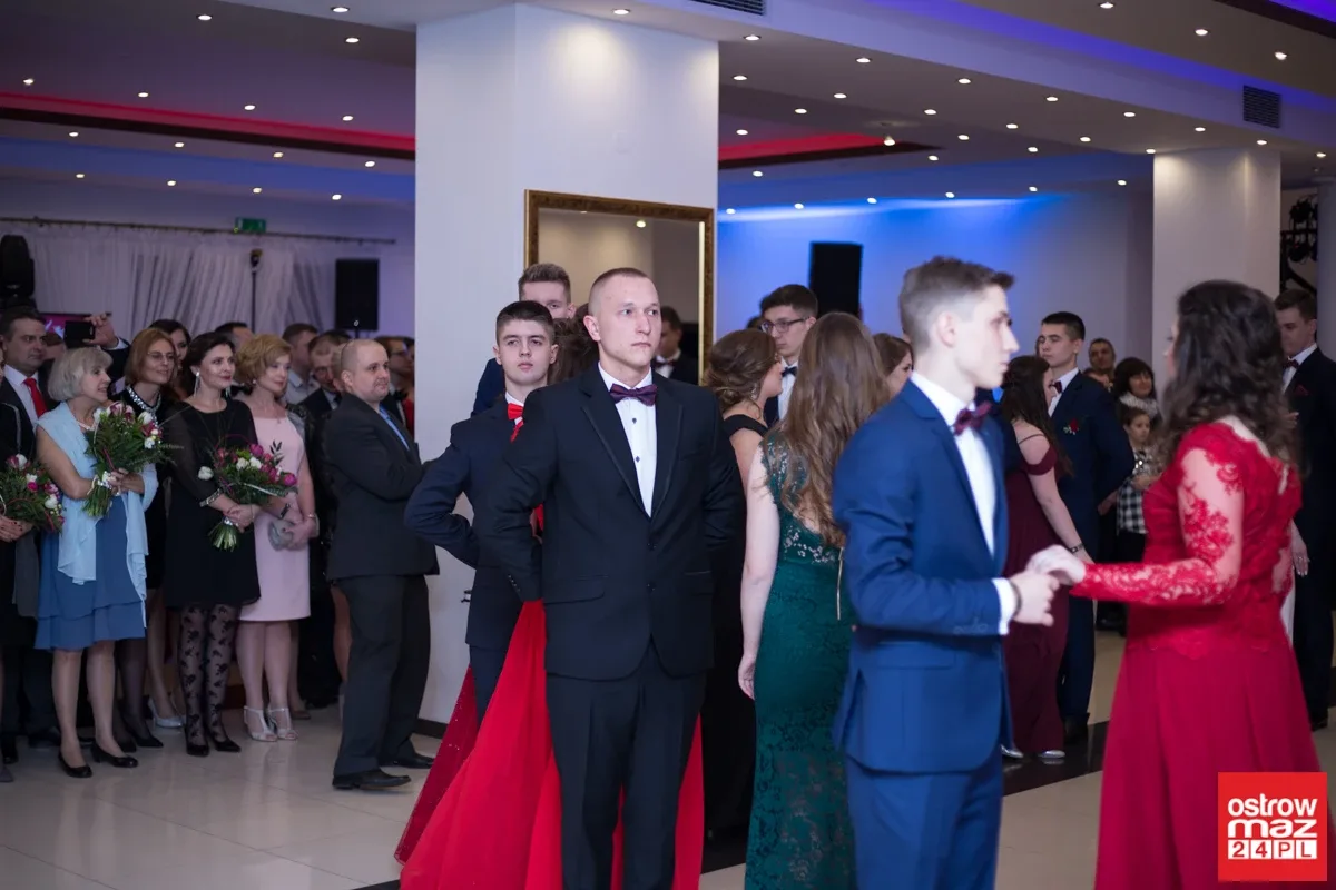 Studniówka maturzystów LO im. M. Kopernika (zdjęcia, wideo)