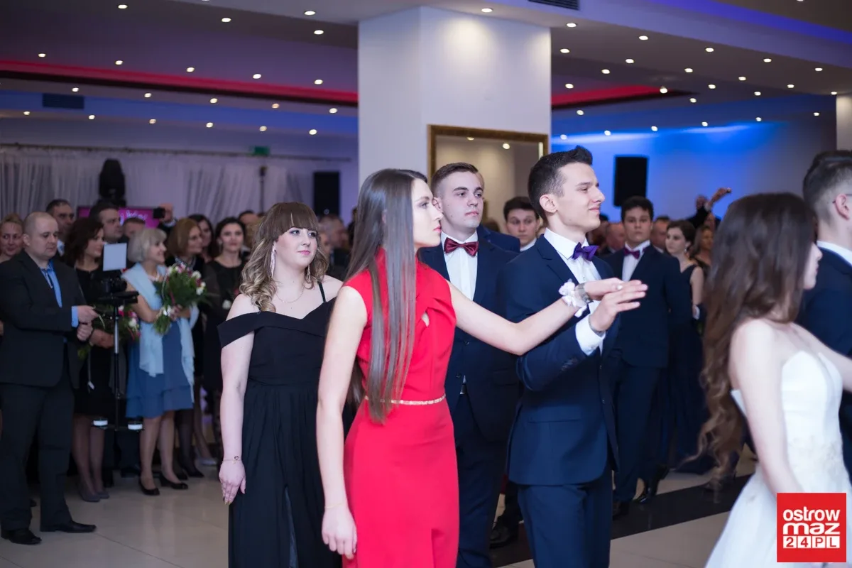 Studniówka maturzystów LO im. M. Kopernika (zdjęcia, wideo)