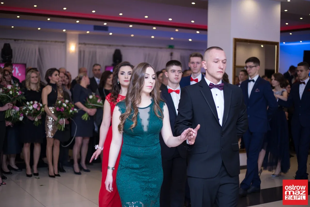 Studniówka maturzystów LO im. M. Kopernika (zdjęcia, wideo)