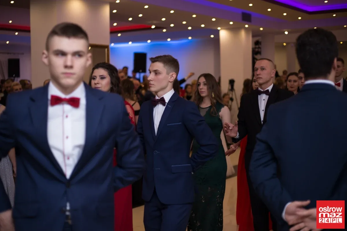 Studniówka maturzystów LO im. M. Kopernika (zdjęcia, wideo)