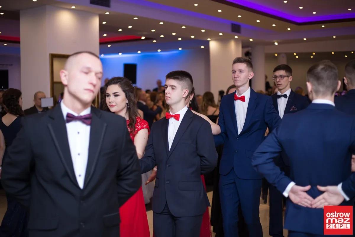 Studniówka maturzystów LO im. M. Kopernika (zdjęcia, wideo)