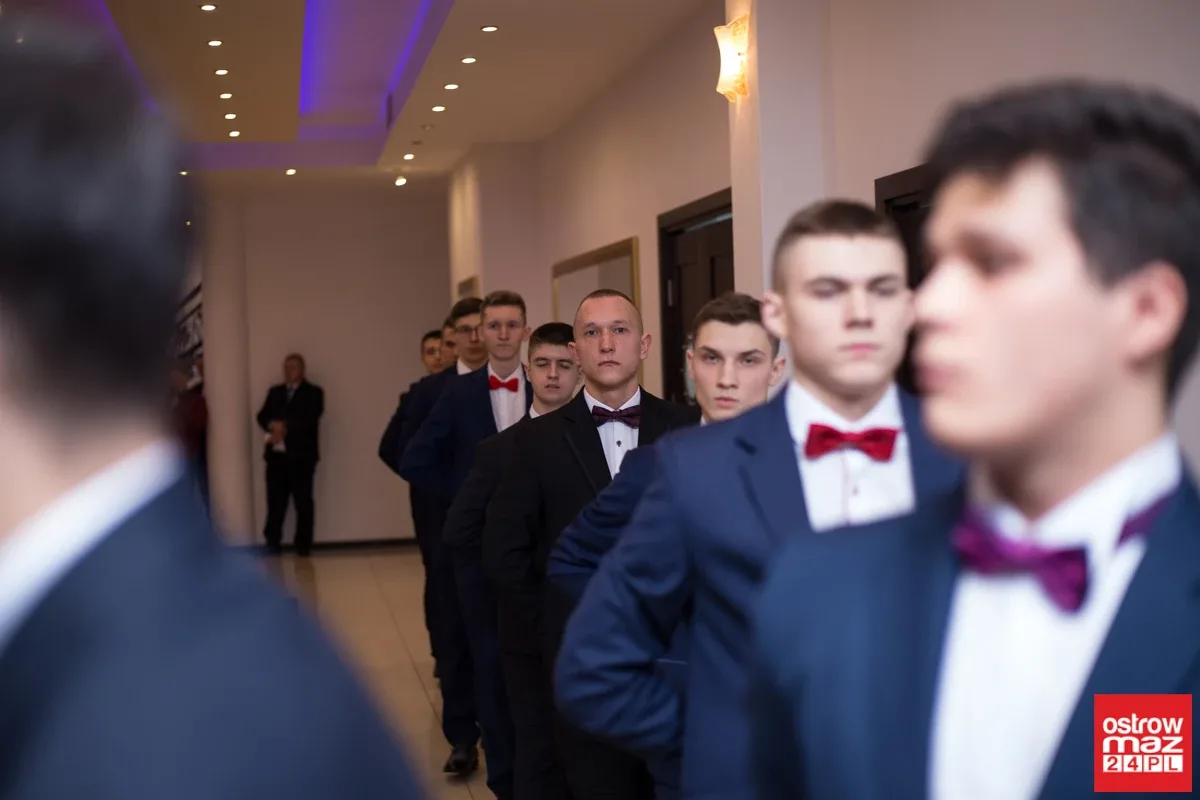 Studniówka maturzystów LO im. M. Kopernika (zdjęcia, wideo)