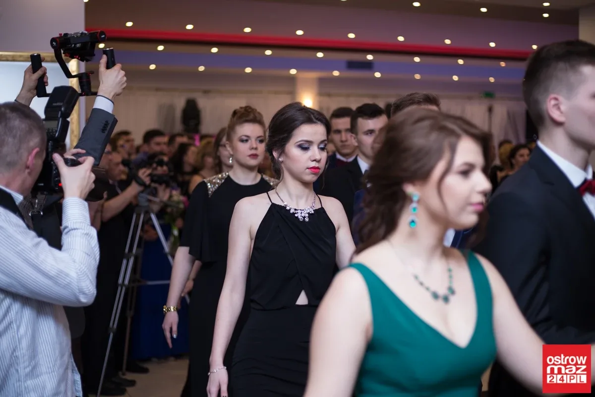 Studniówka maturzystów LO im. M. Kopernika (zdjęcia, wideo)