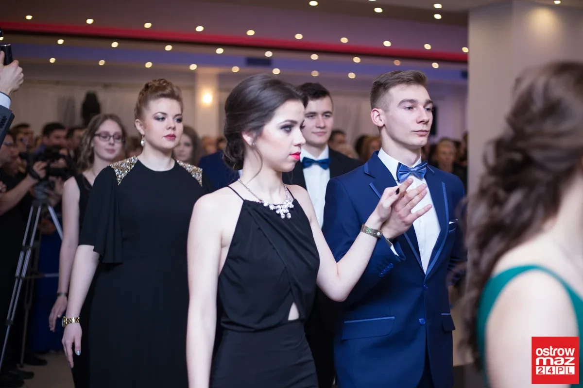 Studniówka maturzystów LO im. M. Kopernika (zdjęcia, wideo)
