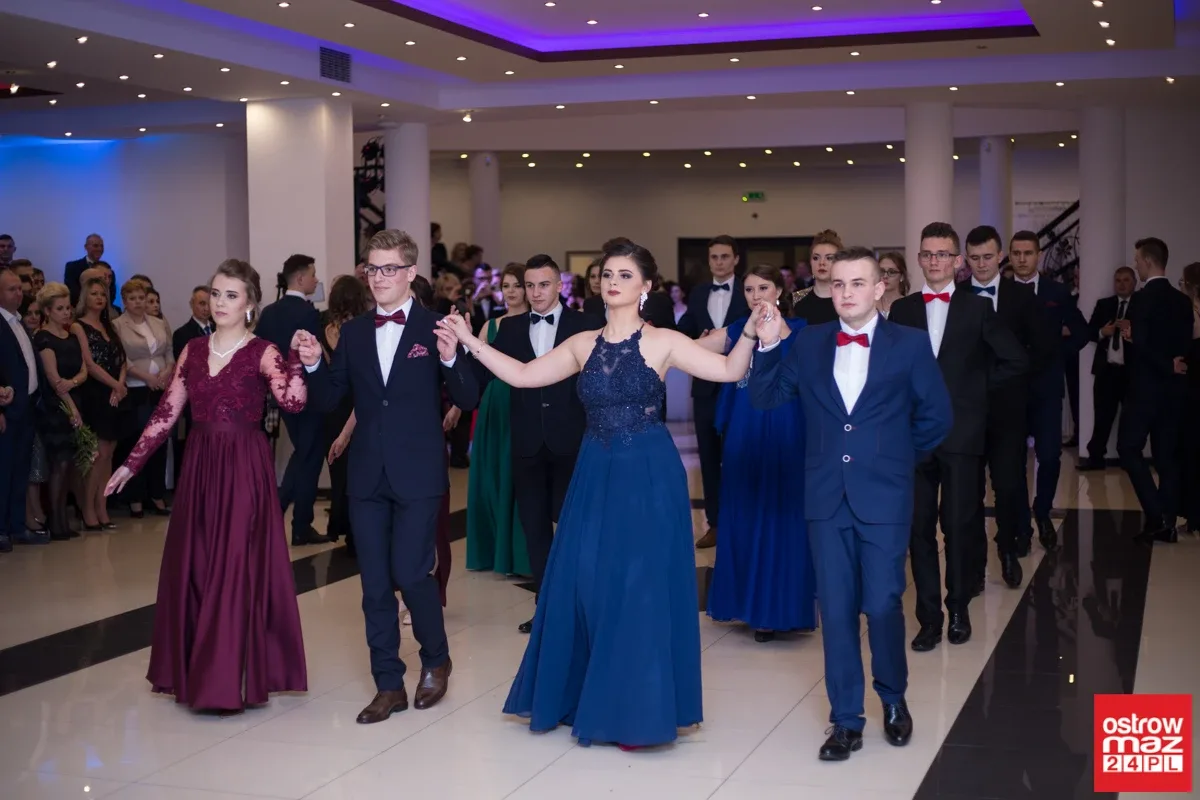 Studniówka maturzystów LO im. M. Kopernika (zdjęcia, wideo)