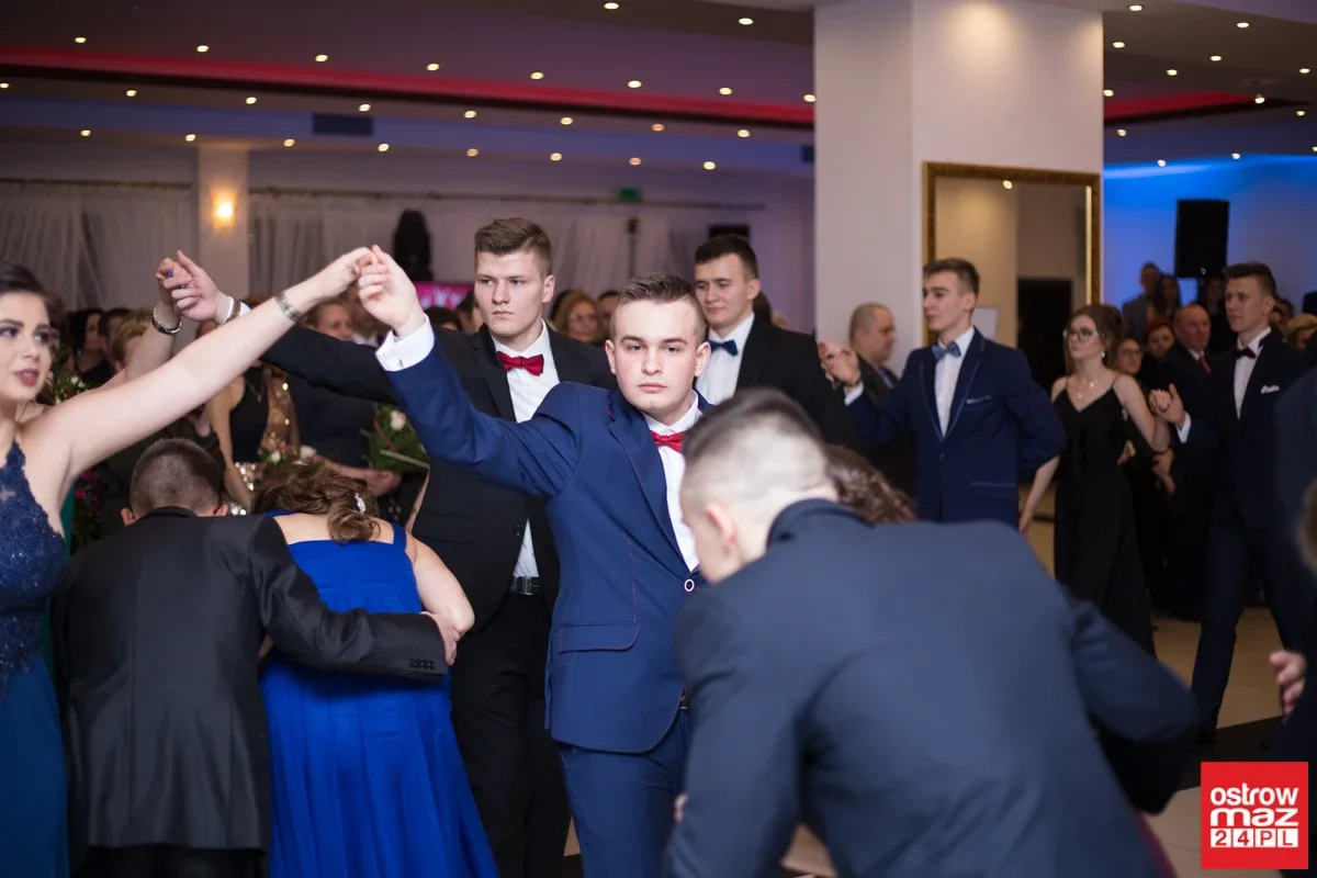 Studniówka maturzystów LO im. M. Kopernika (zdjęcia, wideo)