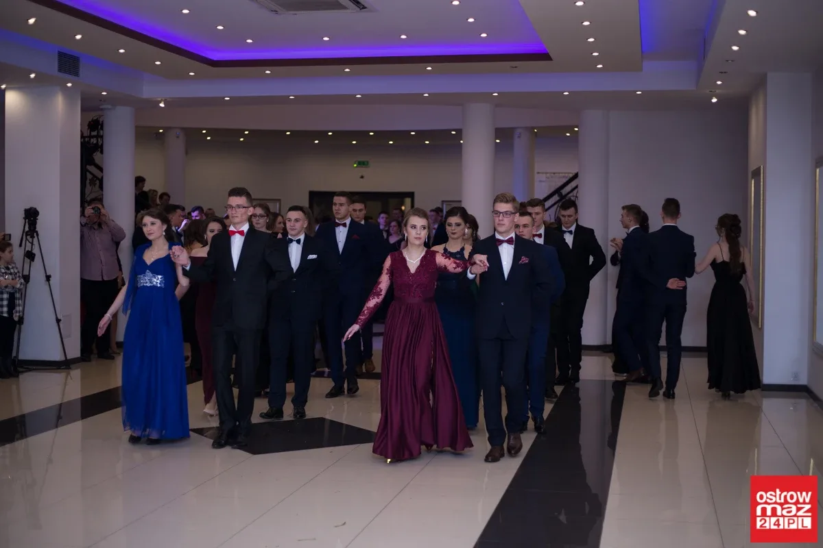 Studniówka maturzystów LO im. M. Kopernika (zdjęcia, wideo)