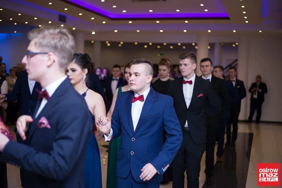 Studniówka maturzystów LO im. M. Kopernika (zdjęcia, wideo)