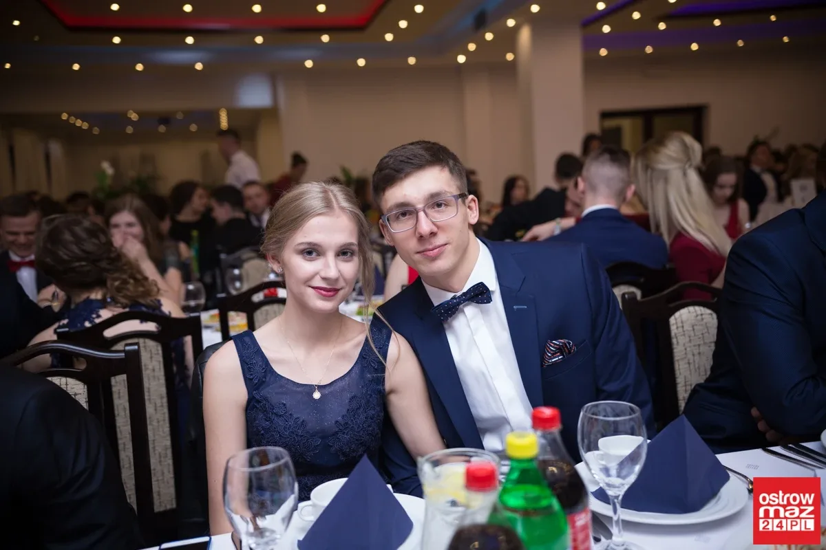 Studniówka maturzystów LO im. M. Kopernika (zdjęcia, wideo)