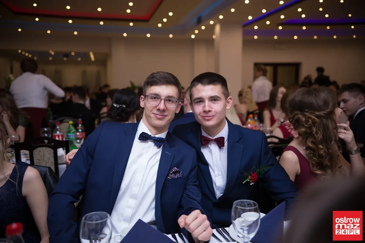 Studniówka maturzystów LO im. M. Kopernika (zdjęcia, wideo)