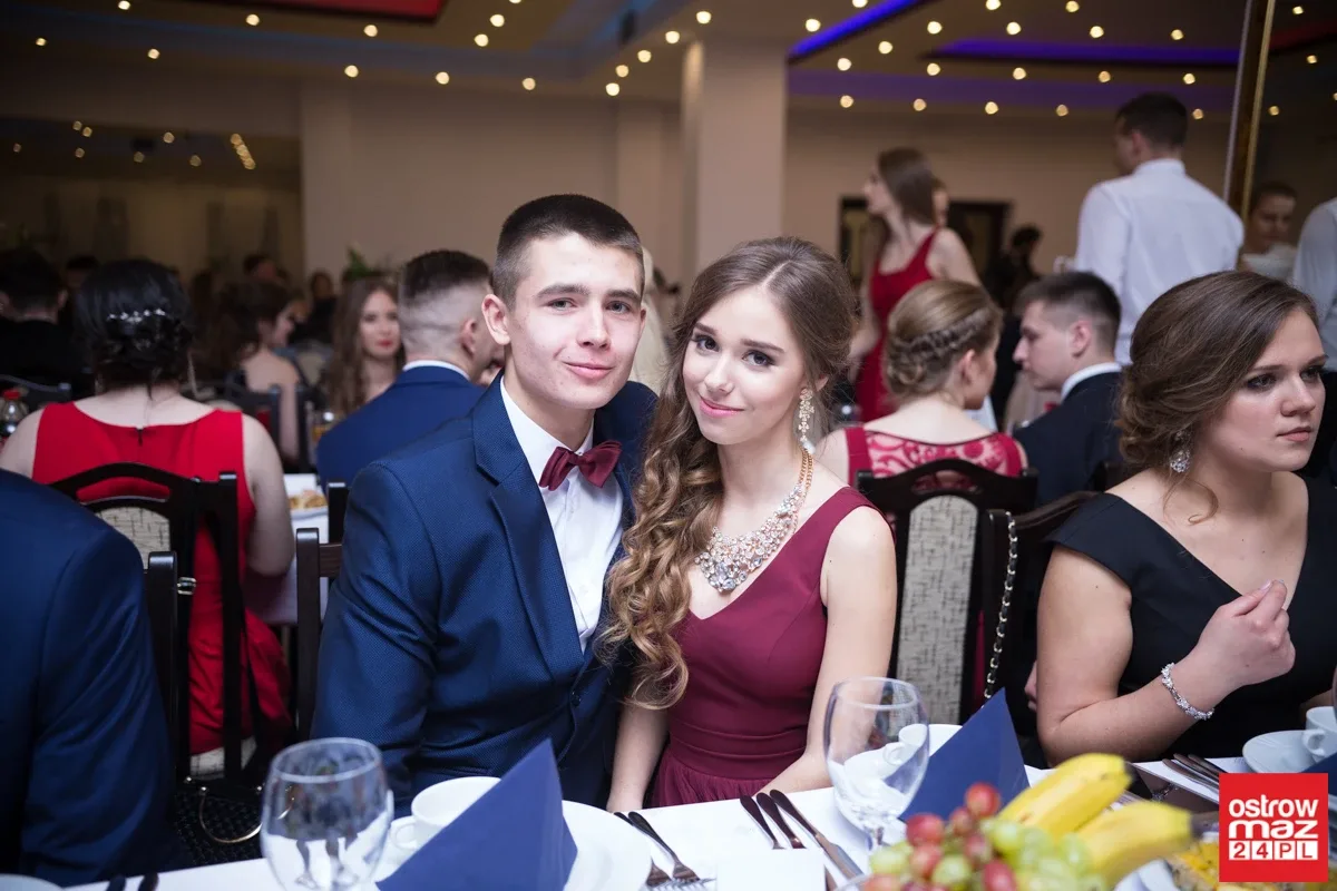 Studniówka maturzystów LO im. M. Kopernika (zdjęcia, wideo)