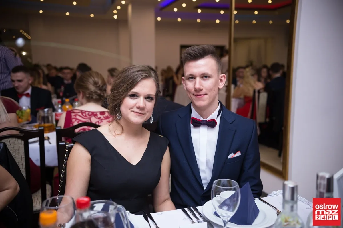 Studniówka maturzystów LO im. M. Kopernika (zdjęcia, wideo)