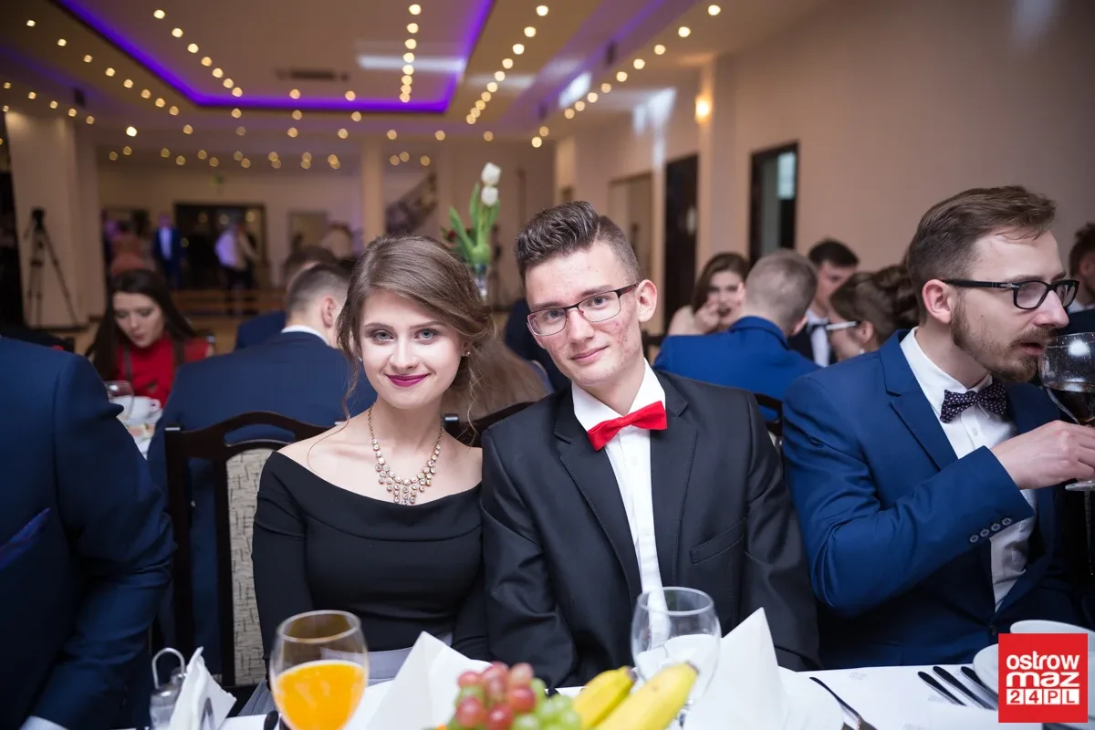 Studniówka maturzystów LO im. M. Kopernika (zdjęcia, wideo)