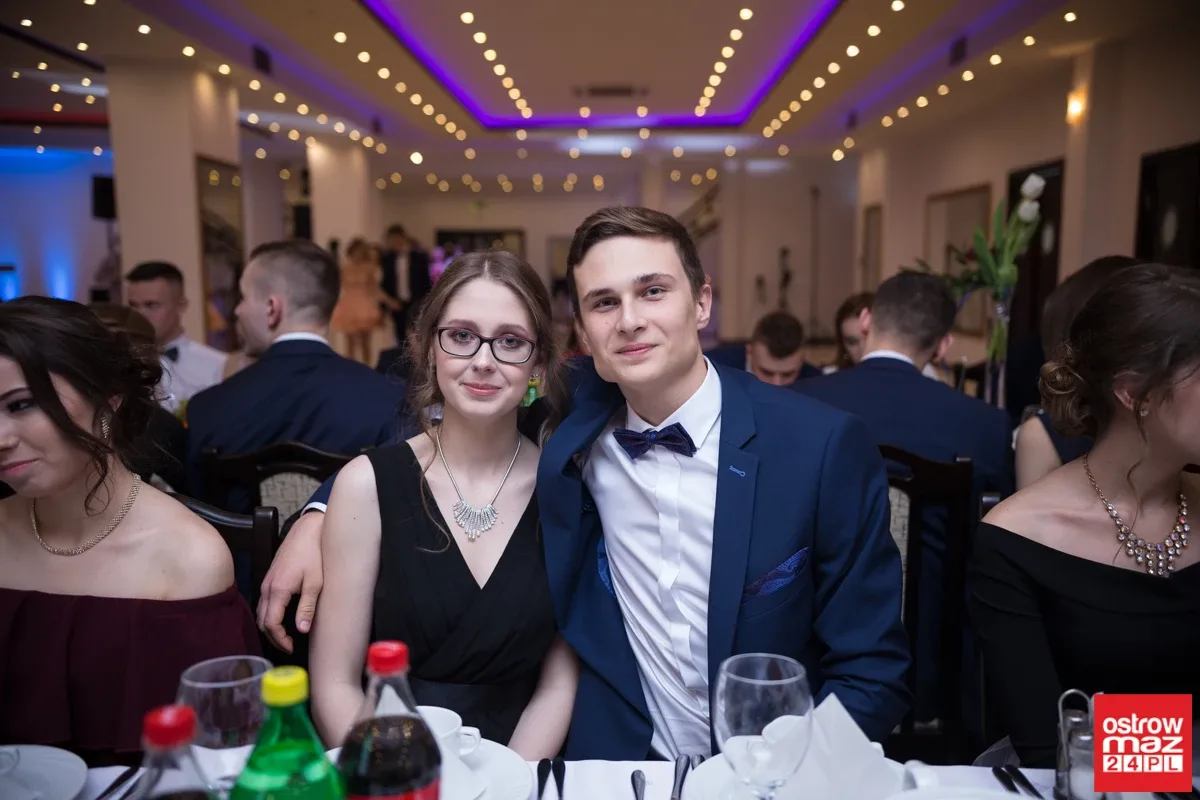 Studniówka maturzystów LO im. M. Kopernika (zdjęcia, wideo)